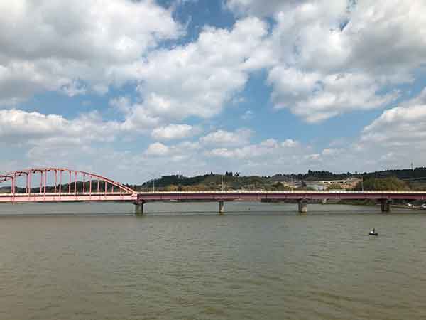 高滝湖の観光用大橋