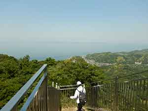 地獄のような景色をのぞける展望台