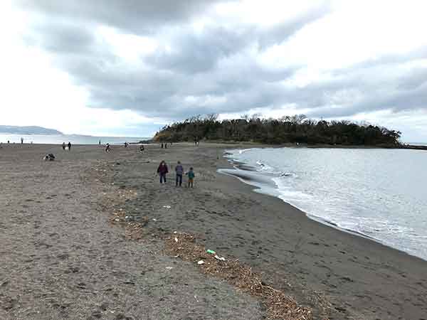沖ノ島の砂浜と離島